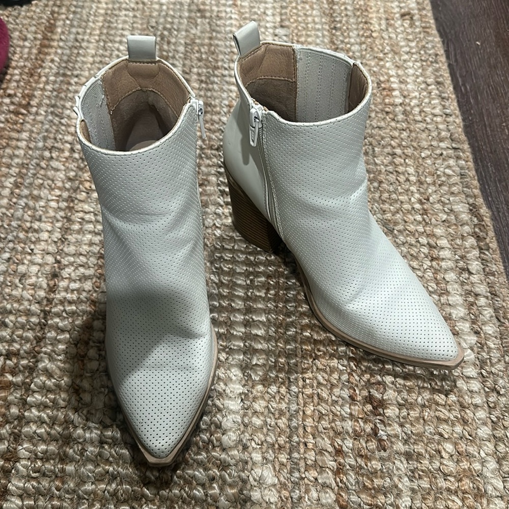 Size 8 heeled boots